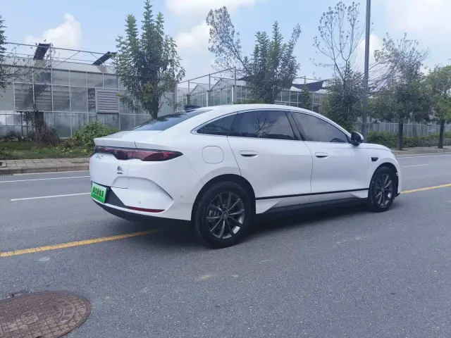 BYD Qin L — Фото автомобиля 10