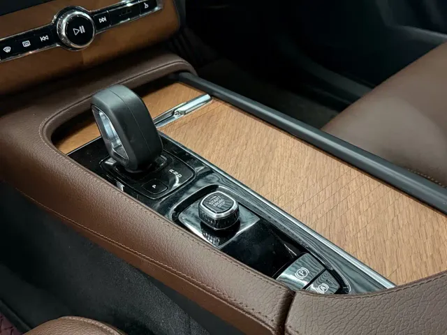 Volvo XC90 — Фото автомобиля 17