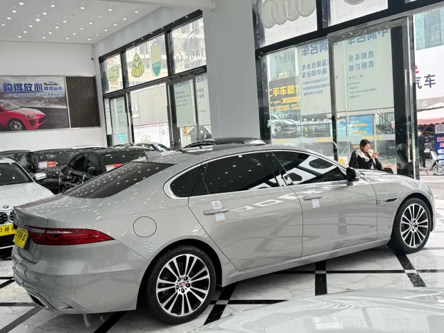 Jaguar XFL — Фото автомобиля 12