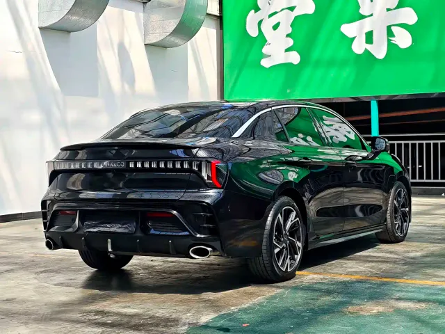 Lynk & Co 03 — Фото автомобиля 13