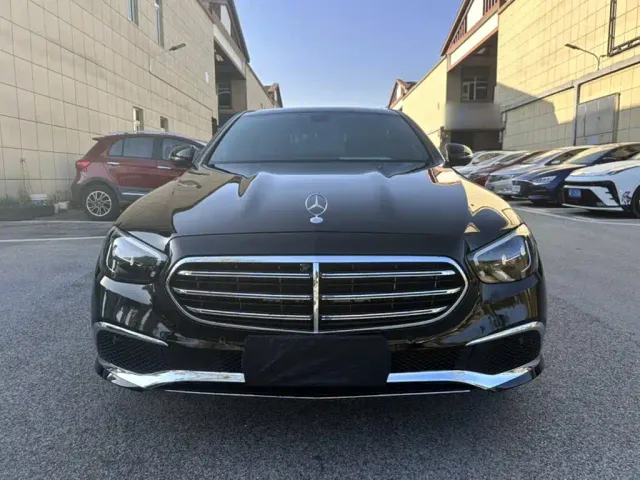 Mercedes-Benz E-Class — Фото автомобиля 24