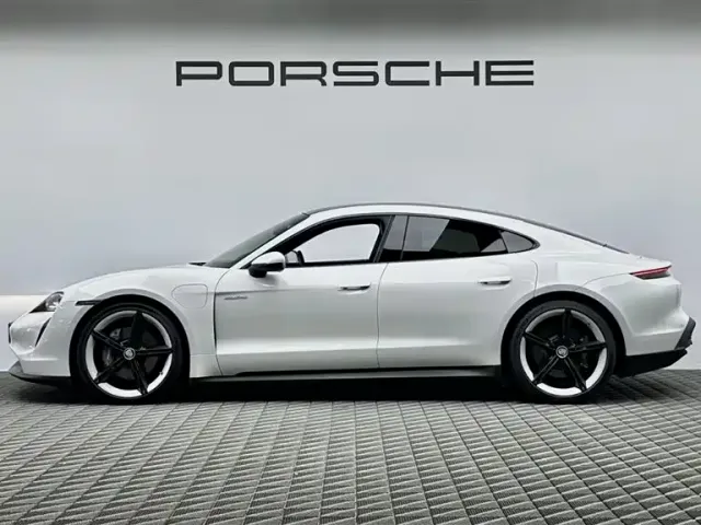 Porsche Taycan — Фото автомобиля 5