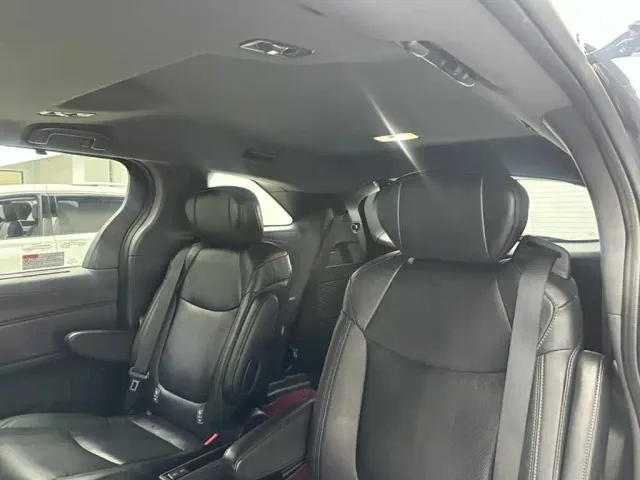 Toyota Sienna — Фото автомобиля 18