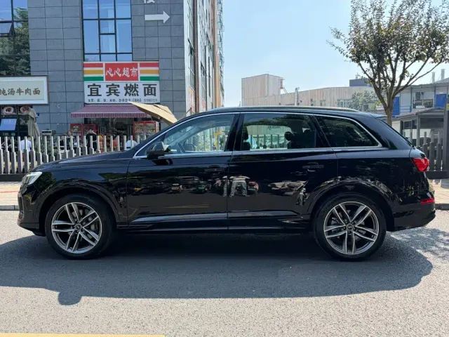 Audi Q7 — Фото автомобиля 3