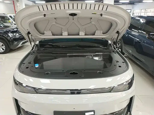 Leapmotor C10 — Фото автомобиля 18
