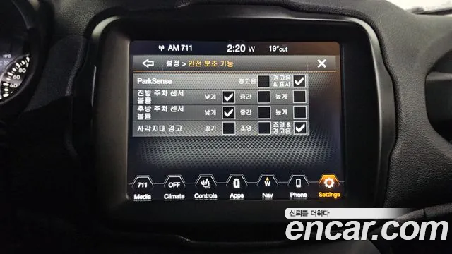 Jeep Renegade — Фото автомобиля 27