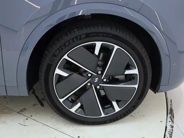 Li Auto L8 — Фото автомобиля 18