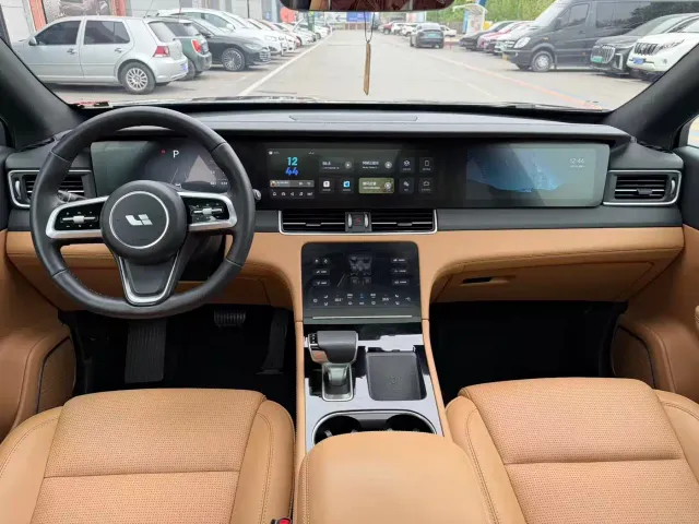 Li Auto ONE — Фото автомобиля 8