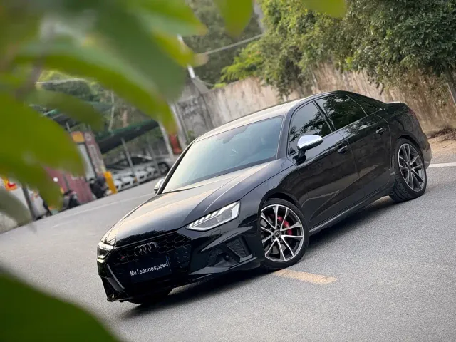 Audi S4 — Фото автомобиля 5