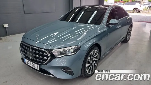 Фотография автомобиля — Mercedes-Benz E-Class