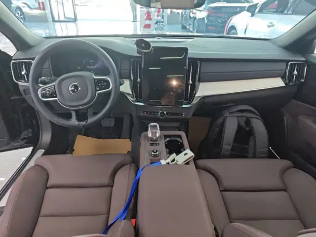 Volvo S90 — Фото автомобиля 9