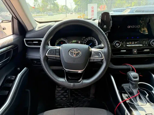 Toyota Highlander — Фото автомобиля 14