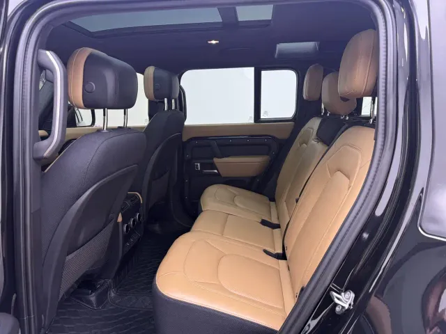 Land Rover Defender — Фото автомобиля 14