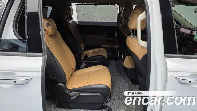 Kia Carnival Generation 4 — Фото автомобиля 12