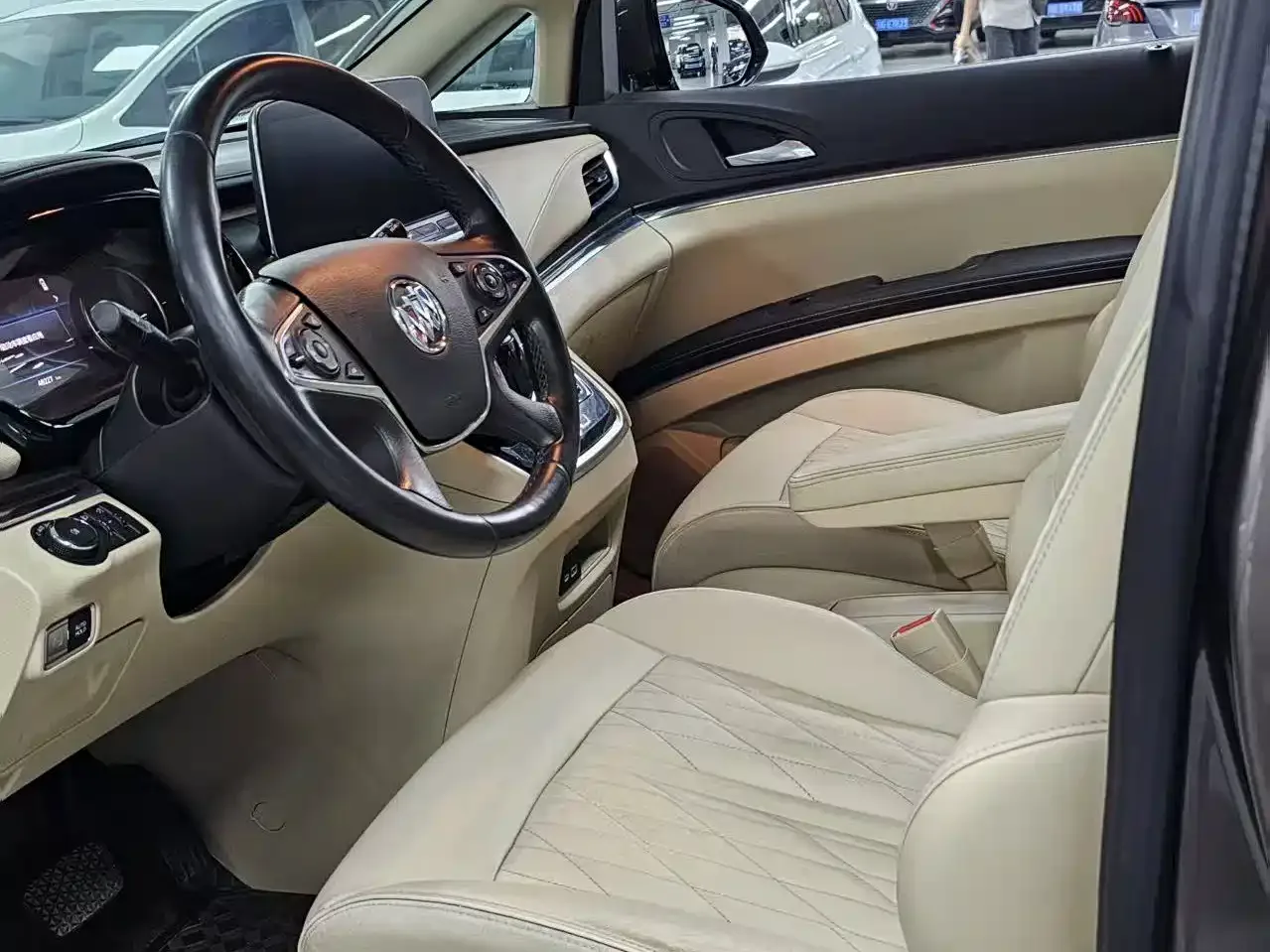 Buick Buick GL8 2023 Land Business Class 652T Smart Luxury — Фото автомобиля 6