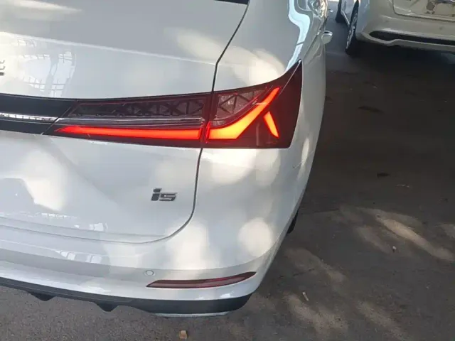 Roewe i5 — Фото автомобиля 7