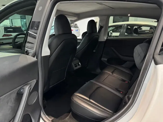 Tesla Model Y — Фото автомобиля 8