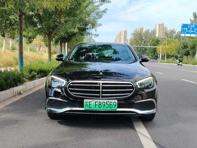 Mercedes-Benz E-Class — Фото автомобиля 2