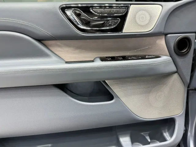 Lincoln Navigator — Фото автомобиля 13
