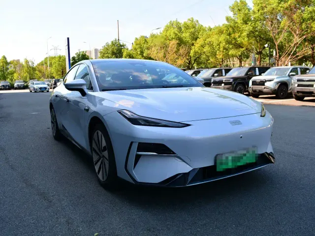 Geely Galaxy E8 — Фото автомобиля 3