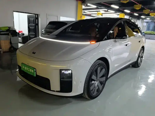 Фотография автомобиля — Li Auto i8