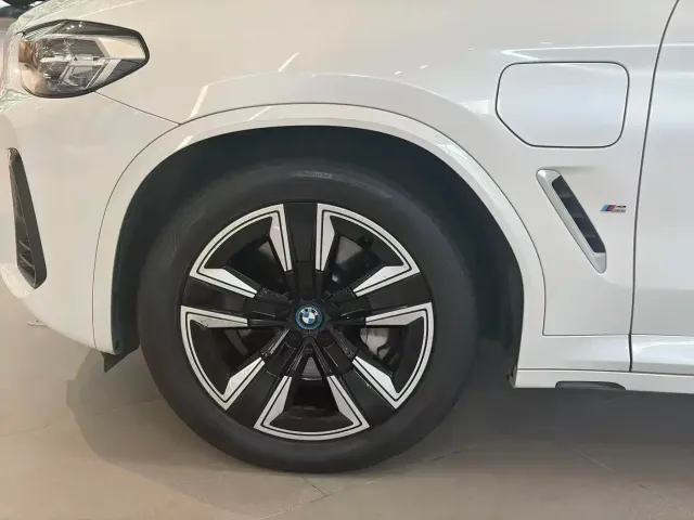 BMW iX3 — Фото автомобиля 7