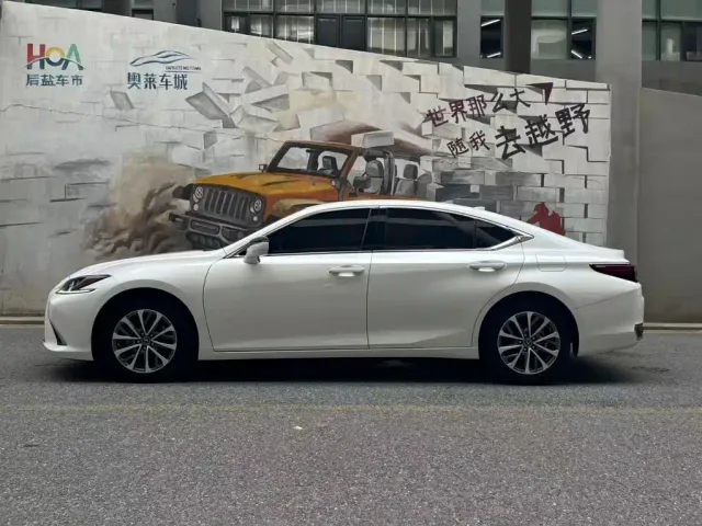 Lexus ES — Фото автомобиля 3