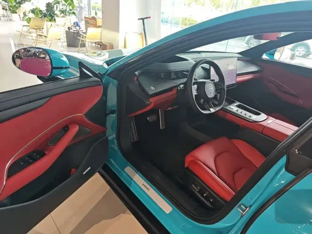 Xiaomi SU7 — Фото автомобиля 15
