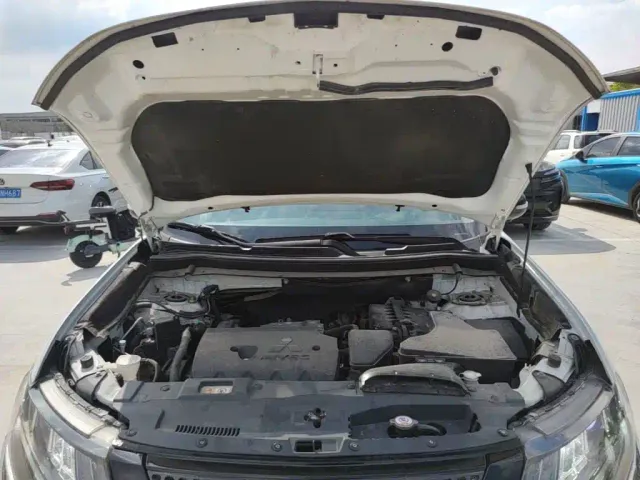 Mitsubishi Outlander — Фото автомобиля 19