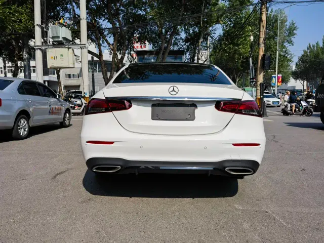 Mercedes-Benz E-Class — Фото автомобиля 5