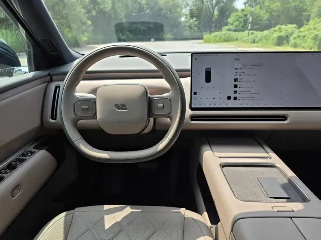 Li Auto L9 — Фото автомобиля 12