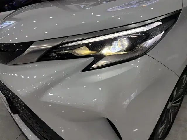 Toyota Granvia — Фото автомобиля 14