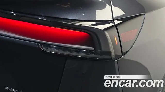 Tesla Model Y — Фото автомобиля 23