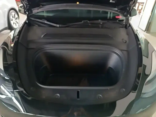 Tesla Model Y — Фото автомобиля 19