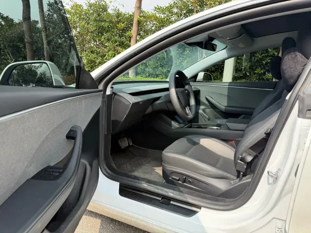 Tesla Model 3 — Фото автомобиля 8