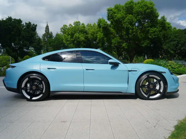 Porsche Taycan — Фото автомобиля 16