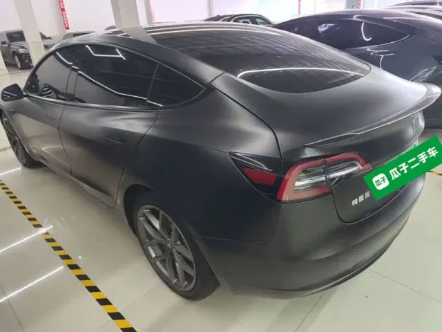 Tesla Model 3 — Фото автомобиля 4