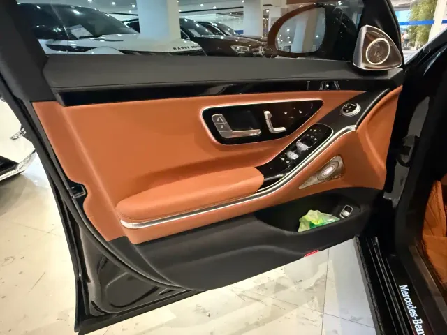 Mercedes-Benz S-Class — Фото автомобиля 3