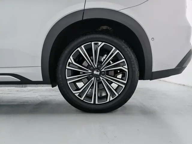Geely Galaxy Starship 7 EM-i — Фото автомобиля 10