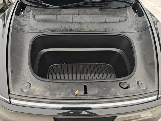 Tesla Model Y — Фото автомобиля 10