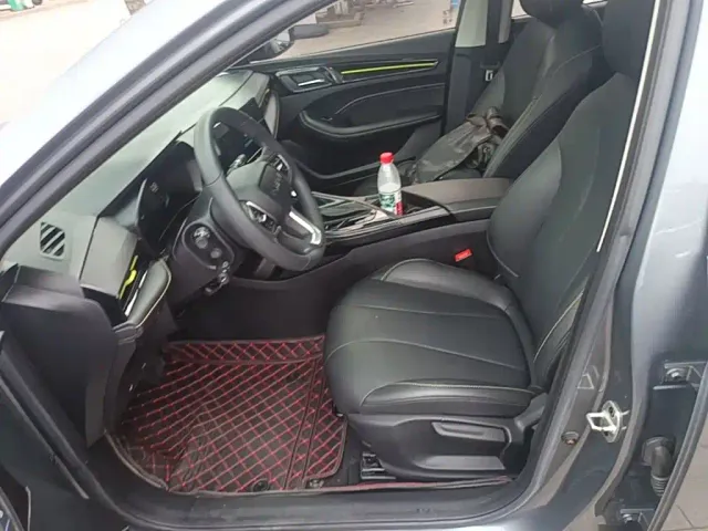 Roewe i5 — Фото автомобиля 14