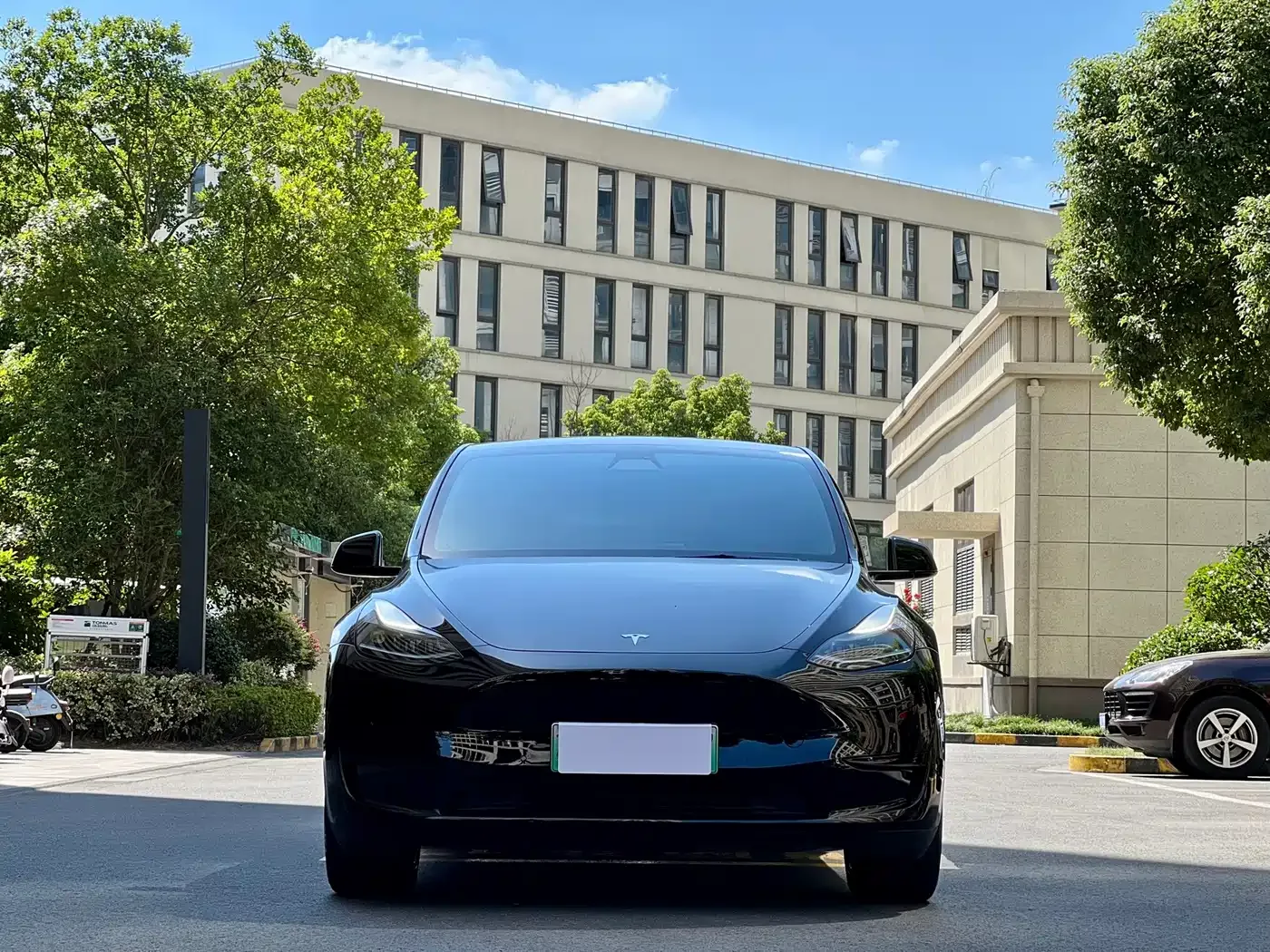 Tesla Model Y 2022 Facelift Rear-Wheel Drive Version — Фото автомобиля 2