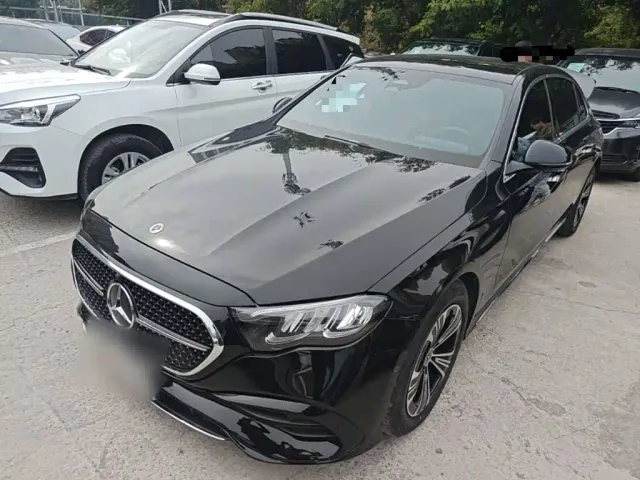 Фотография автомобиля — Mercedes-Benz E-Class