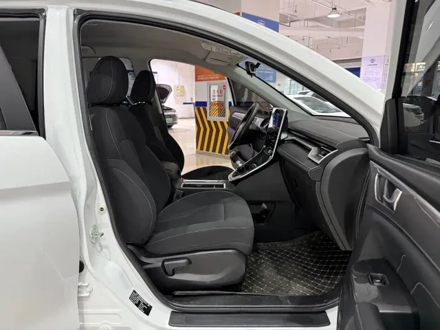 Haval M6 — Фото автомобиля 11