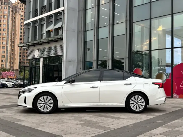 Nissan Teana — Фото автомобиля 3
