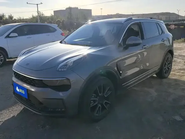 Фотография автомобиля — Lynk & Co 01