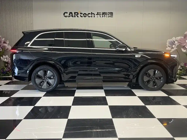 Li Auto L8 — Фото автомобиля 4