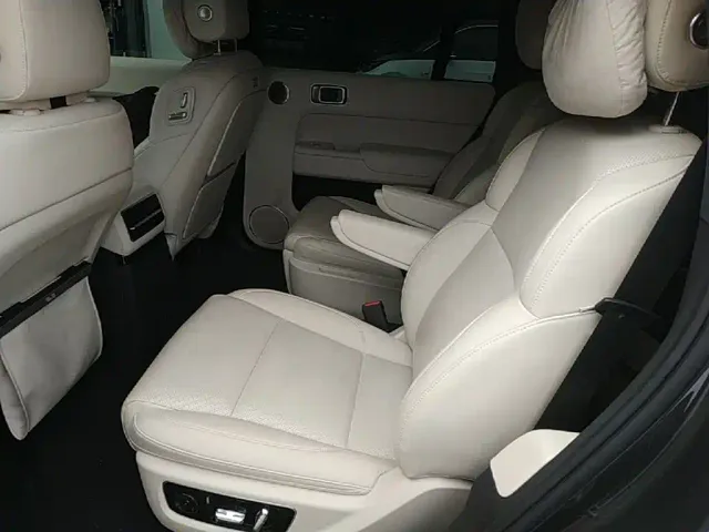 Li Auto L9 — Фото автомобиля 16