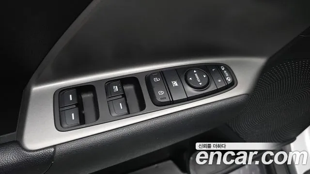 Kia Niro — Фото автомобиля 30