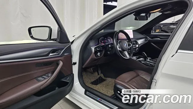 BMW 5-Series 5 серия (G30) 523d xDrive M Sport — Фото автомобиля 10